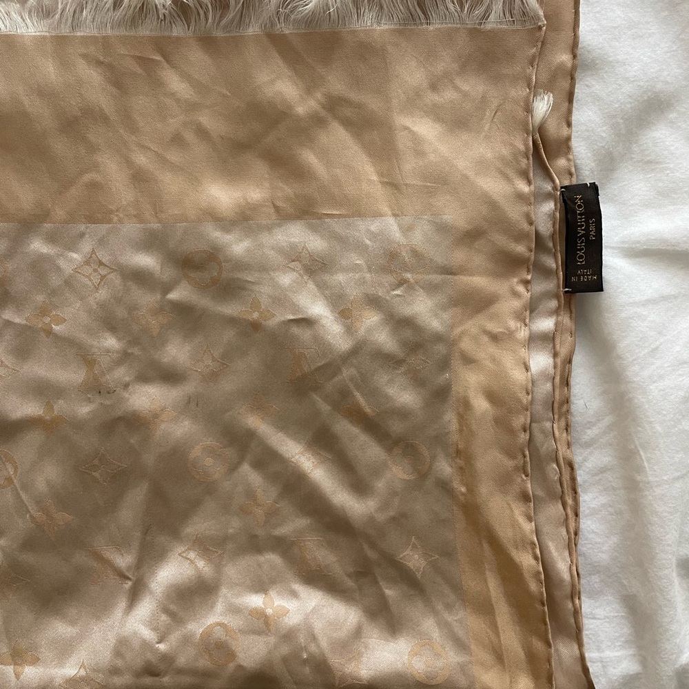LOUIS VUITTON SCARF